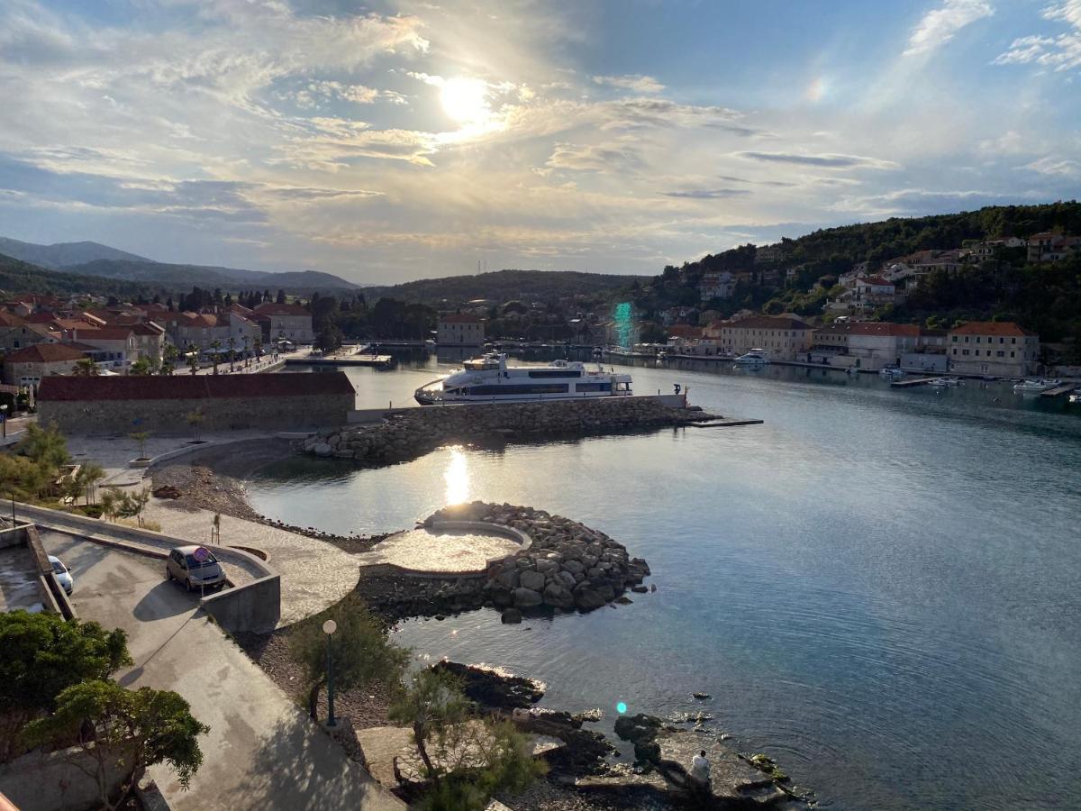 Apartments Peronja Jelsa Seafront Exterior photo