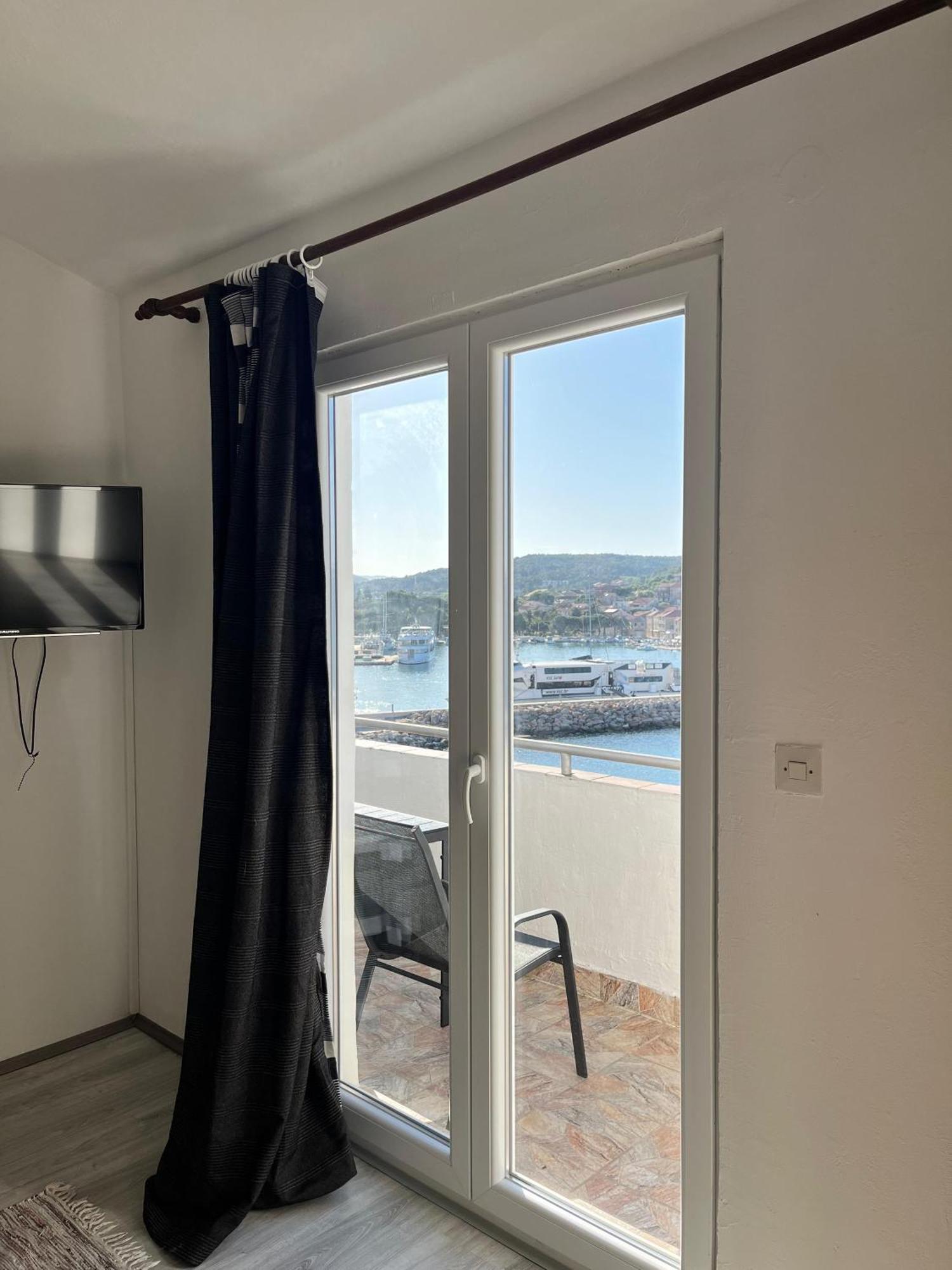 Apartments Peronja Jelsa Seafront Exterior photo