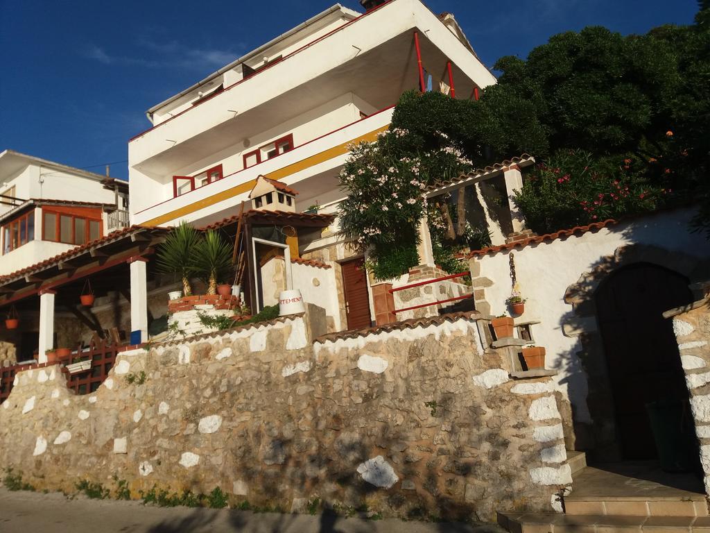 Apartments Peronja Jelsa Seafront Exterior photo